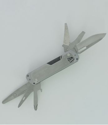 Couteau 12 outils Free T4 - Leatherman