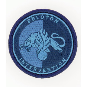 Emblemat Peloton Interwencji Żandarmerii Niska widoczn. Niebieski