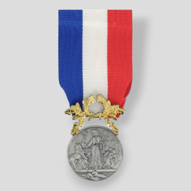 Silver Courage and Devotion 1st Class Medal - DMB Products