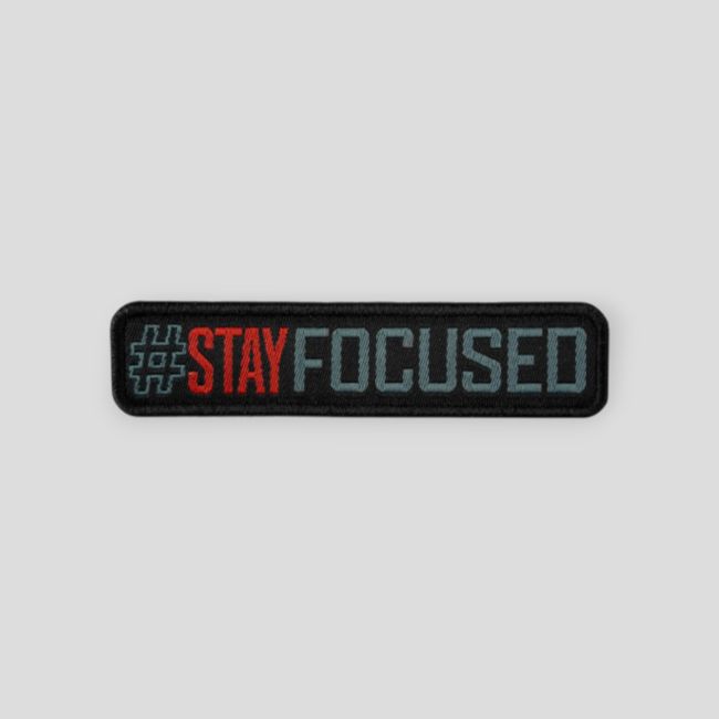 Patch brodé Signature Stay Focused - Gris Béton/Rouge - A10 Equipment
