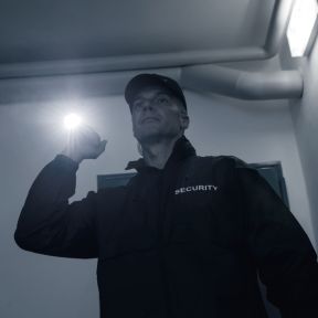 Kompakte wiederaufladbare taktische Taschenlampe ED10 (1.400 Lumen) - Nextorch