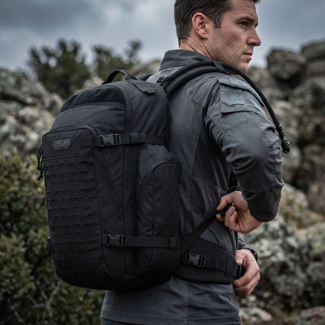 Zaino BFM 47L nero con serbatoio Crux 3L - Camelbak