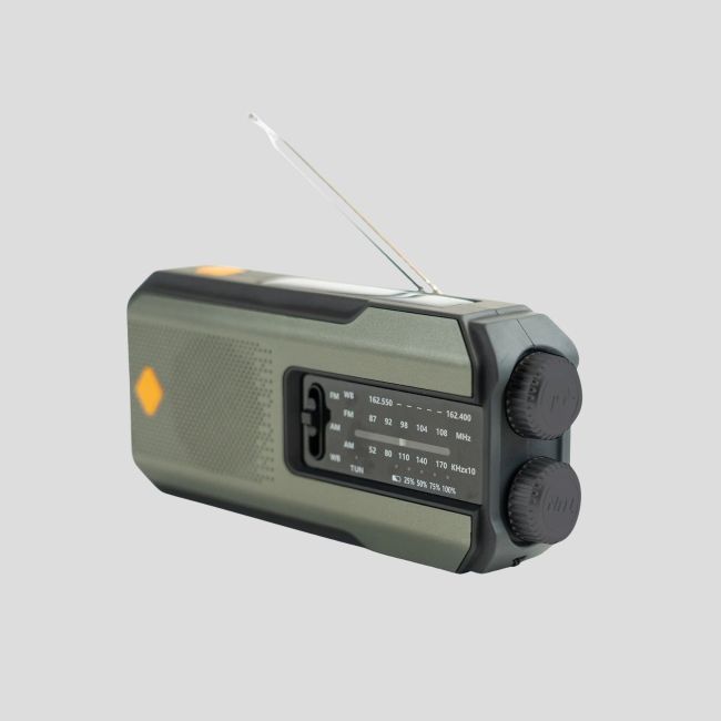 Noodradio/lamp/externe batterij oplaadbaar (USB-C/Dynamo/Zonne-energie) - Olijfgroen - Highlander Outdoor