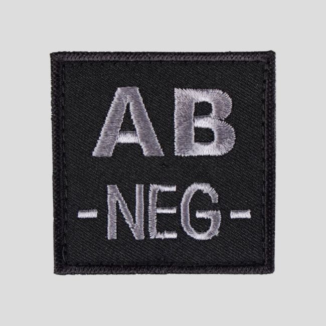 ECUSSON FEUTRE BRODE GROUPE SANGUIN DOS AUTO-AGRIPPANT AB NEG NOIR - Patrol Equipement