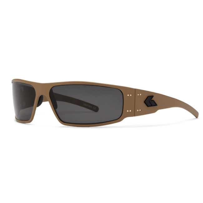 Magnum Cerakote Tan mit polarisierter Rauchglasoptik