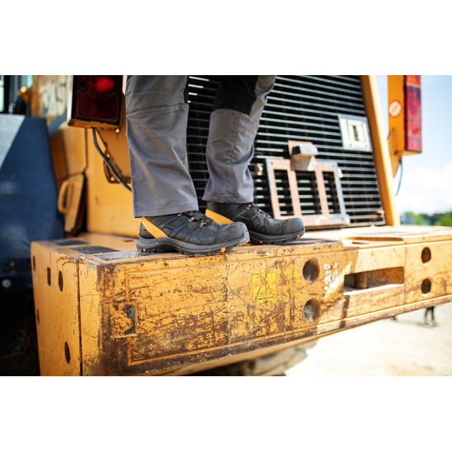 Chaussures de sécurité Black Eagle Safety 54 mid S3 noir et orange - Haix