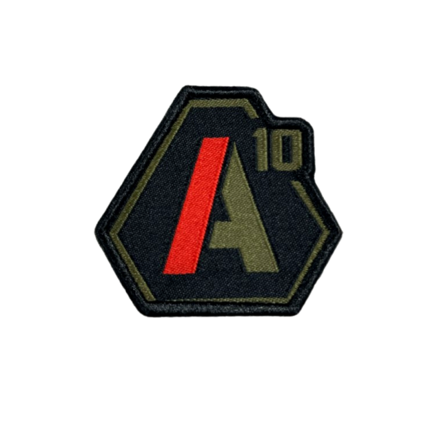 Patch A10 brodé vert olive/rouge sur tissu noir - A10 Equipement